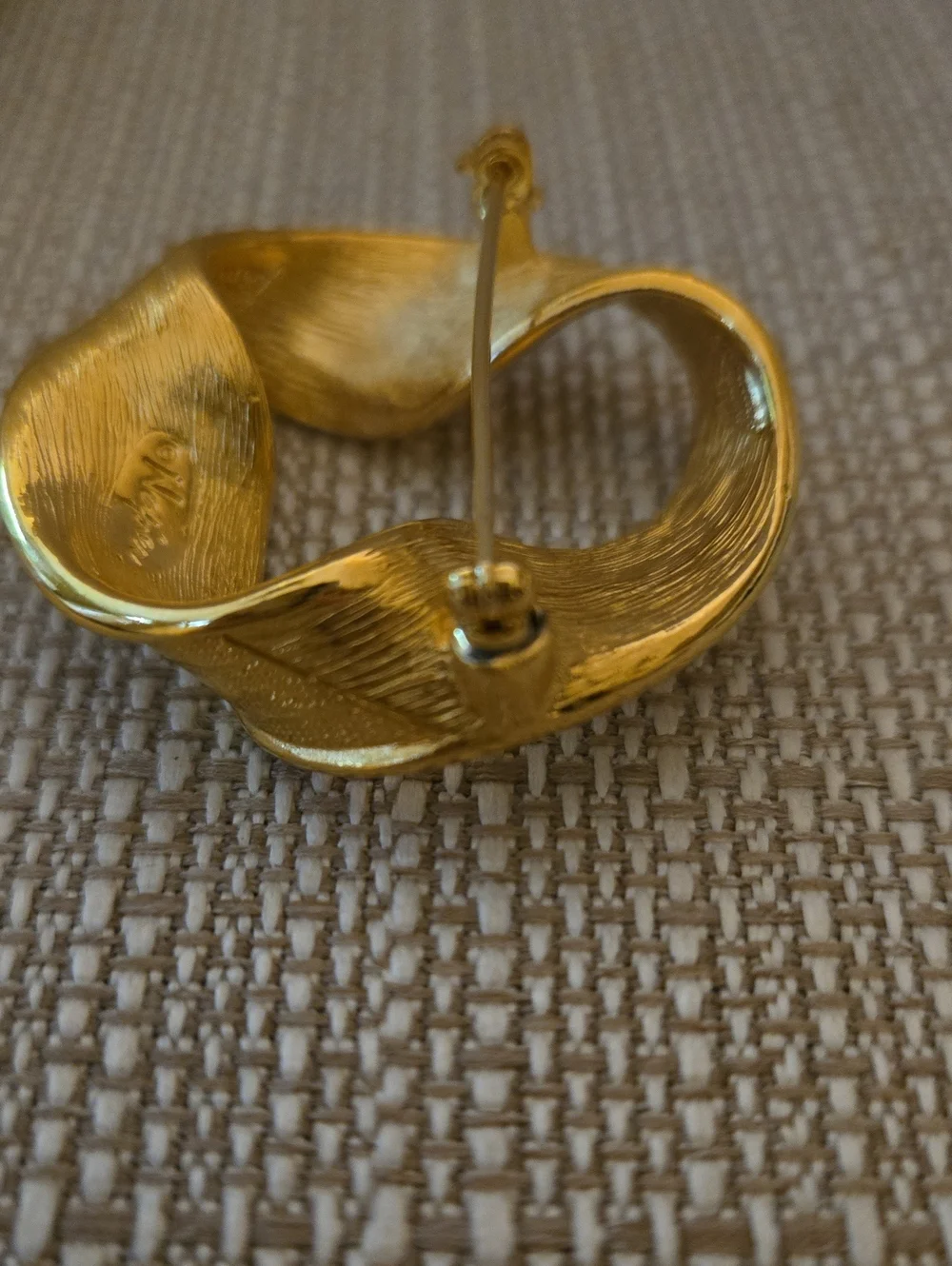 Napier Vintage Brushed Gold-tone Twisted Ribbon Brooch